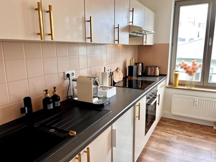Bali Home Stylische Wohnung Mit Terrasse Schönefeld Zewnętrze zdjęcie