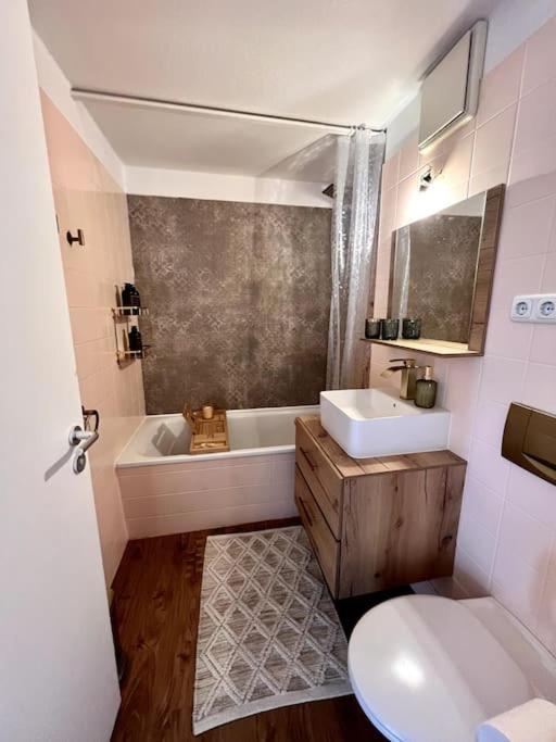 Bali Home Stylische Wohnung Mit Terrasse Schönefeld Zewnętrze zdjęcie