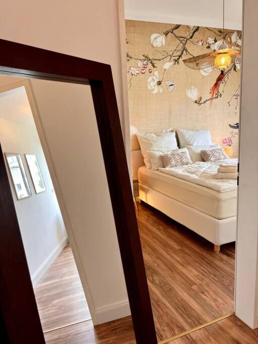 Bali Home Stylische Wohnung Mit Terrasse Schönefeld Zewnętrze zdjęcie